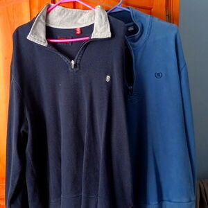 Selling 2 pullovers